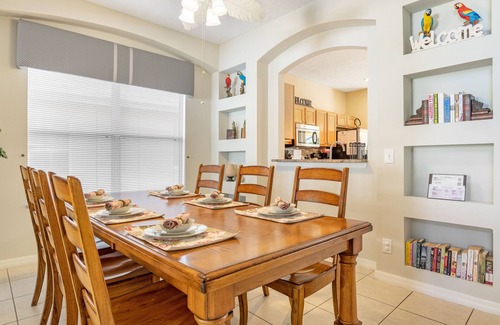 West Kissimmee Villa | ✦Modern Luxury Villa✦5 min2Disney ✦ Theater ✦ South-facing Pool/Spa✦Themed Rooms