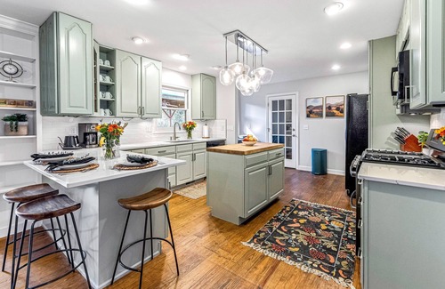 Hendersonville House | Modern Luxury Woodland Hendo Haven w/hot tub