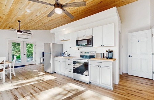 Sandy Point Cottage | Modern Maine cottage with river views, deck, and a convenient washer/dryer
