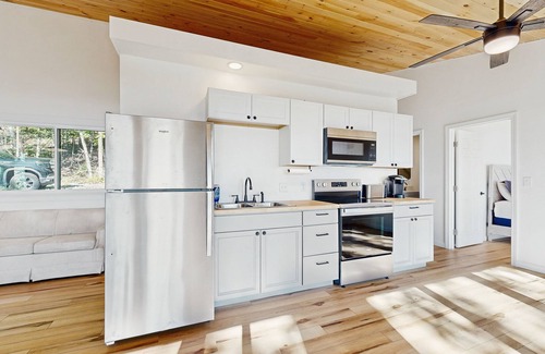 Sandy Point Cottage | Modern Maine cottage with river views, deck, and a convenient washer/dryer