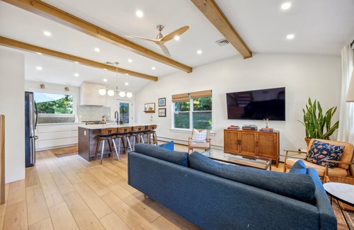 Exton House | Modern Mid-Century Family Retreat