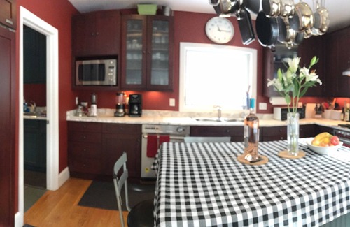 Aspen House | MODERN Monet Blue Aspen Victorian Whole House In Town, with Private Hot Tub!