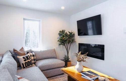 Saint-Faustin-Lac-Carre Apartment | Modern Mont Blanc Ski in Ski out Townhouse