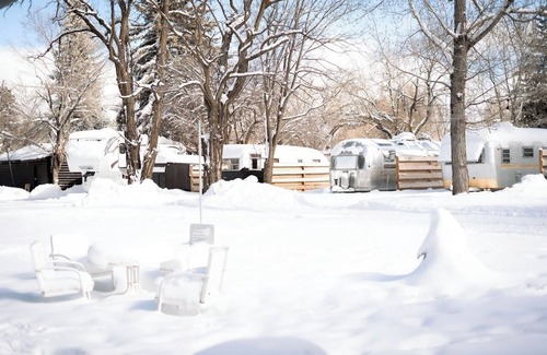 Pinetop Hotel | Modern Motel Suite With Kitchen