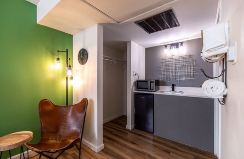 Downtown Colorado Springs Hotel | Modern Motel