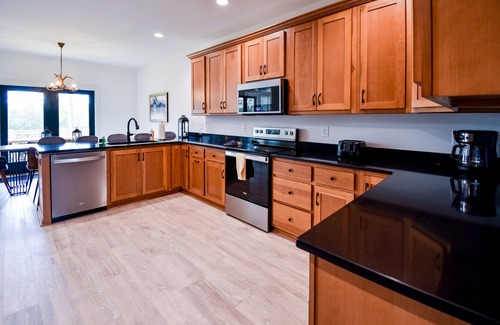 Ellijay Cabin | Modern mountain cabin with hot tub, stunning views, & ample entertainment space