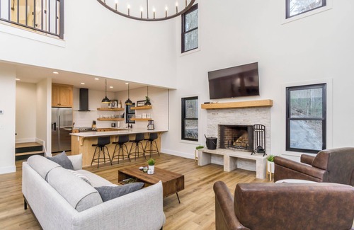 Dahlonega House | Modern Mountain Escape-Hot Tub/Creek/Games Galore/3-Bedrooms!