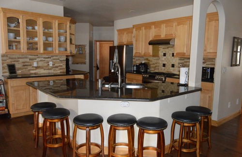 Woodmoor House | Modern Mountain Retreat - Ideal for Family Gatherings - 15 Min from USAFA
