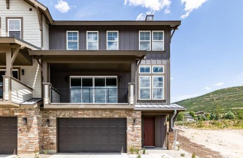 Deer Mountain House | Modern Mountain Retreat Sleeps 10 Park City