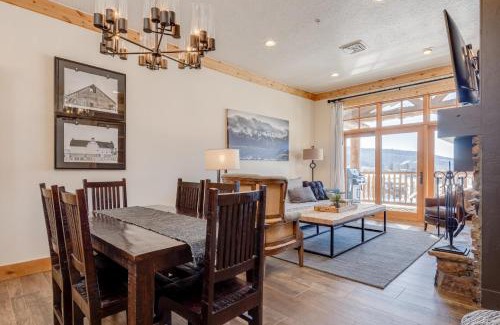 Victor Apartment | Modern Mountain Retreat