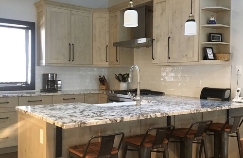 Avon House | Modern Mountain Townhome- A Spacious Retreat For Your Getaway!
