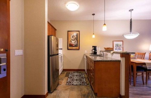 Olympic Valley Condo | Modern Mountain Condo | Steps from Palisades Tahoe Lift + Village!