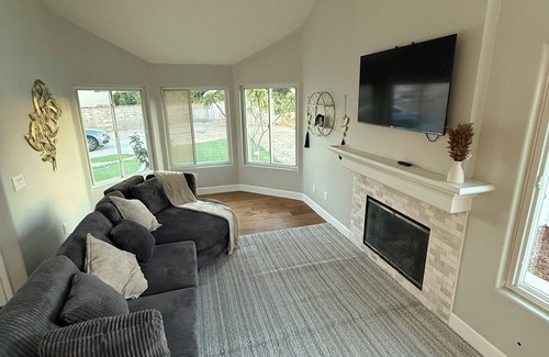 Canyon Country House | Modern Mountain Vie Retreat Sleeps 12 Sunset View & Fireplace
