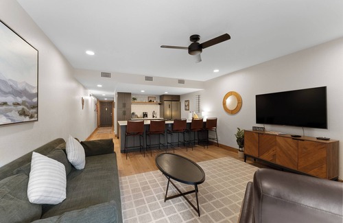 Frisco Condo | Modern Mountain-View Condo - Pool, Hot Tubs & Near 3 Ski Resorts!