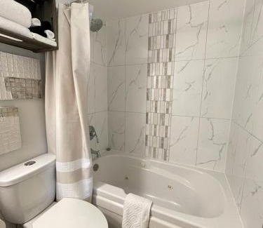 Craigleith Apartment | Modern Mountainside Ski In/Ski Out Studio at Blue