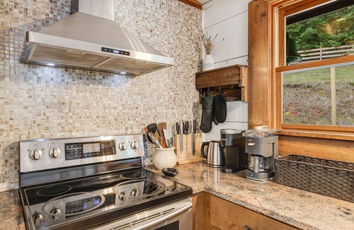 Candler Cabin | Modern Mountainside Cabin | Hot Tub, Game Room + Biltmore Pass Near Asheville