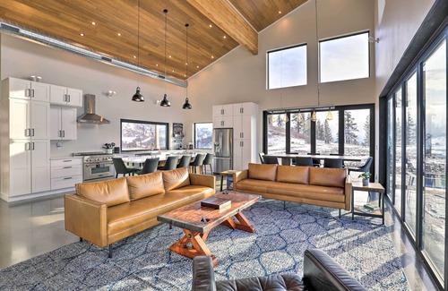 Cle Elum House | Modern Mountaintop Durango Ridge Retreat - Hot Tub