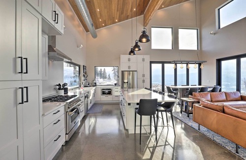 Cle Elum House | Modern Mountaintop Durango Ridge Retreat - Hot Tub