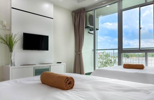 Larut Apartment | Modern Muji Home Retreat near Taiping Lake Garden with Free Netflix