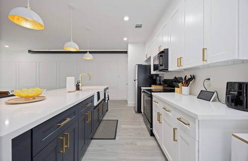 Northside House | Modern NEW 3BR Home w/Garage & Big Backyard