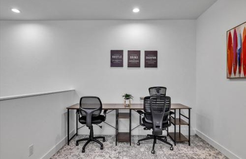 Northside House | Modern New Build Home Yard Bbq Games Desks Wifi