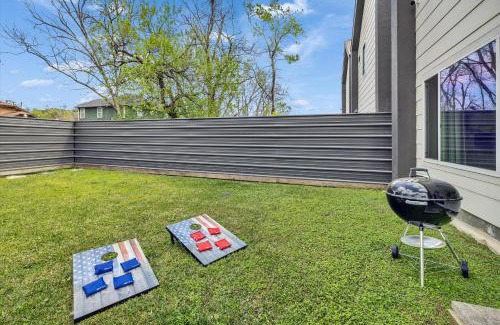 Northside House | Modern New Build Home Yard Bbq Games Desks Wifi