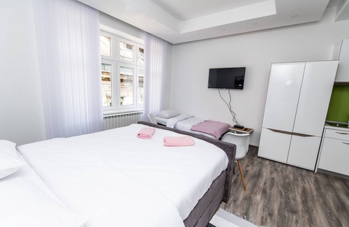 Old Town Apartment | Modern newly refurbished studio! MAIN STREET