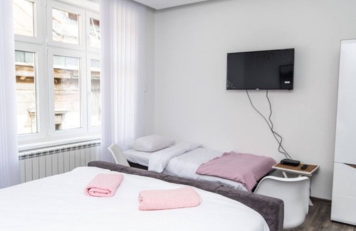 Old Town Apartment | Modern newly refurbished studio! MAIN STREET