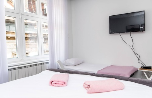 Old Town Apartment | Modern newly refurbished studio! MAIN STREET