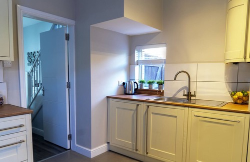Chapeltown House | Modern Newly Refurbished 3 Bedroom House