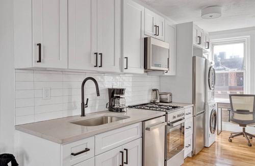 North End Apartment | Modern North End 2BR w/W/D on Salem St., near dining, by Blueground