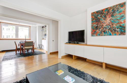 Westbourne Green Apartment | Modern Notting Hill 2 Bedroom Near Royal Oak tube