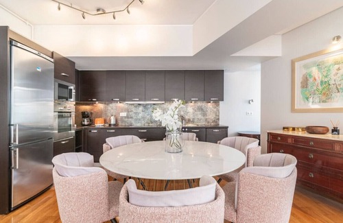 Kinosargous Apartment | Modern Oasis Build on Acropolis Ruins Free Parking