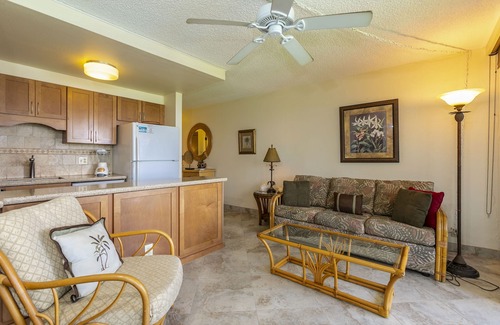 Kihei Condo | Modern Oceanfront Escape | A/C | Pool | Walk to Beach & Dining