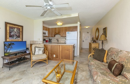 Kihei Condo | Modern Oceanfront Escape | A/C | Pool | Walk to Beach & Dining