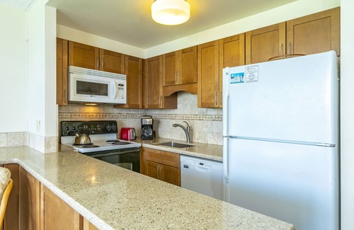 Kihei Condo | Modern Oceanfront Escape | A/C | Pool | Walk to Beach & Dining