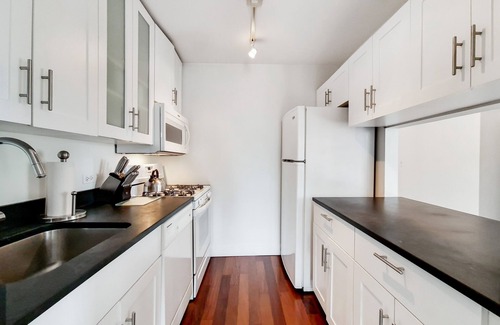 Flatiron District Apartment | Modern One Bed In Gramercy Park High-Rise