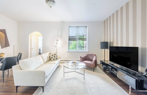 Upper West Side Apartment | Modern One Bedroom Nearby Central Park on UWS
