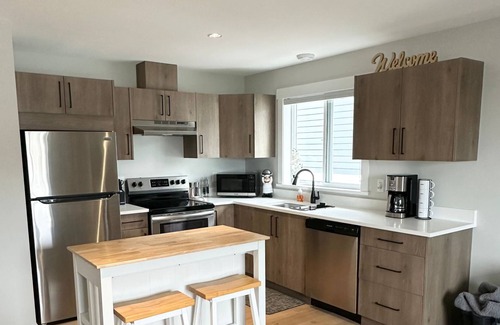 Langford Apartment | Modern One-Bedroom Retreat in Bear Mountain