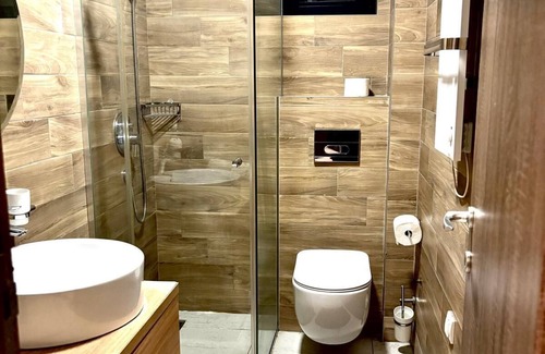 Vozdovac Apartment | Modern One-Bedroom Retreat – Walk to Everything