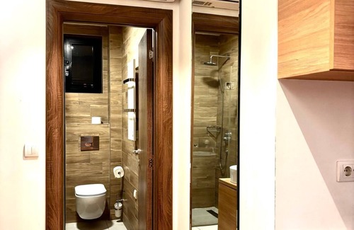 Vozdovac Apartment | Modern One-Bedroom Retreat – Walk to Everything