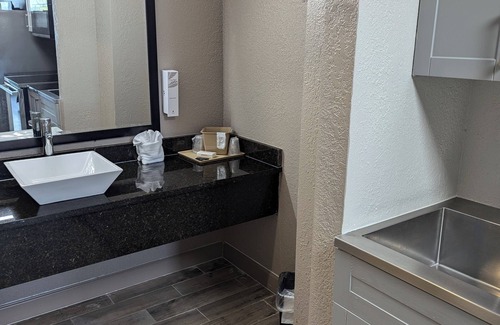Kissimmee Apartment | Modern one-room apartment with updated amenities, including a full kitchen.