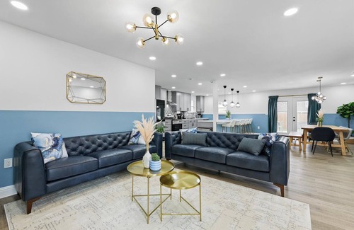 Irving House | Modern Open-Concept | 4-BD/3-BA with Backyard