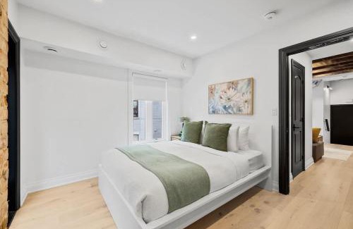 Parkdale Apartment | Modern Parkdale Getaway 1-Bedroom Parking