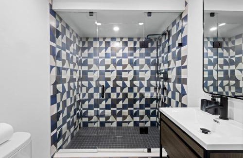 Parkdale Apartment | Modern Parkdale Getaway 1-Bedroom Parking