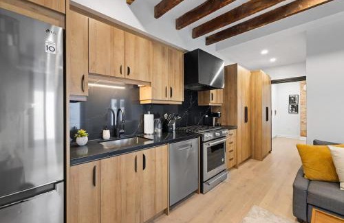 Parkdale Apartment | Modern Parkdale Getaway 1-Bedroom Parking