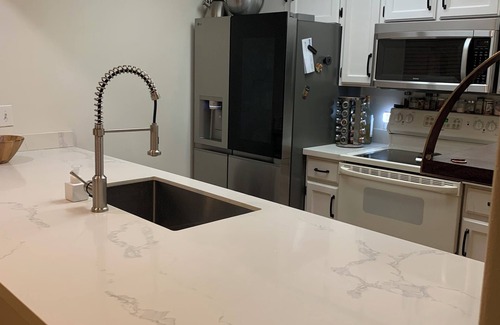Tempe Condo | Modern, Peaceful Tempe Condo Pool & Fast Wi-Fi