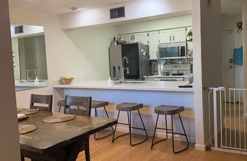 Tempe Condo | Modern, Peaceful Tempe Condo Pool & Fast Wi-Fi