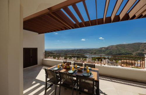 Istan Apartment | Modern penthouse with two terraces, jacuzzi and sea, lake and mountain views, in Almazara Hills