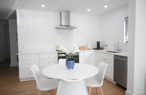 West Ashley House | 🏡 Modern Pet-Friendly Duplex Near Downtown Charleston